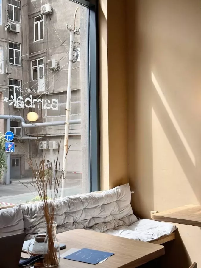 Гастробар Bambak в Ереване: Фьюжн, Завтраки, Европейская кухня, Азиатская кухня, Стейки, Веранда, Можно с животными, На каждый день, Встретиться с друзьями, Поработать,