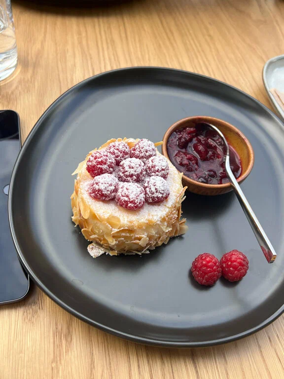 Гастробар Bambak в Ереване: Фьюжн, Завтраки, Европейская кухня, Азиатская кухня, Стейки, Веранда, Можно с животными, На каждый день, Встретиться с друзьями, Поработать,