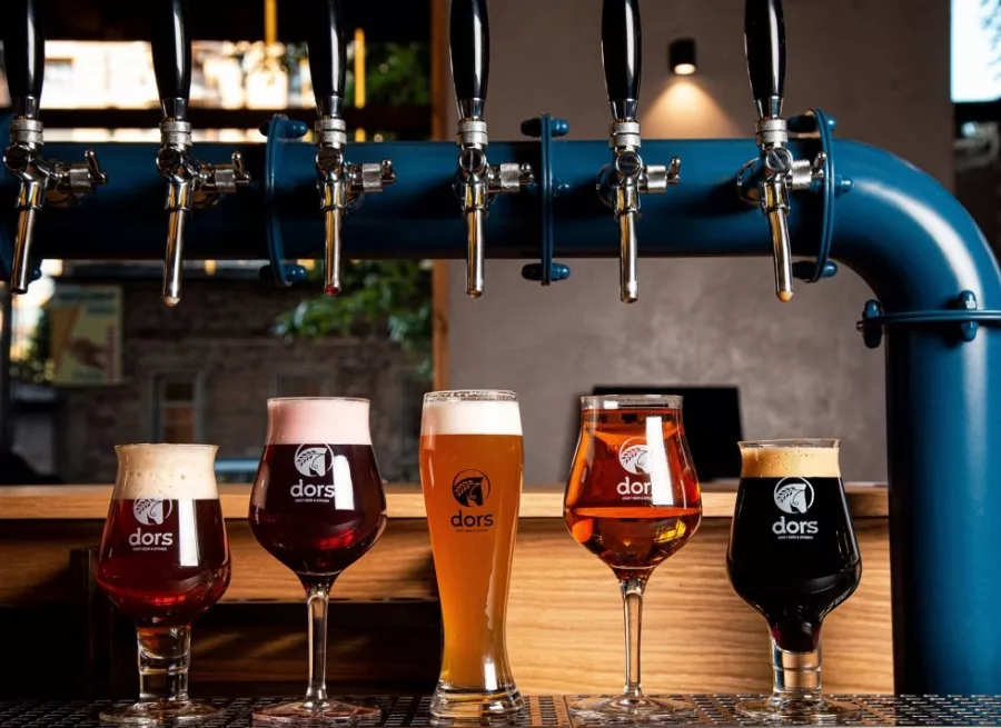 Паб Dors Craft Beer & Kitchen в Ереване: Еда, Бургеры, Пиво, Европейская кухня, Досуг, Алкоголь, Веранда,
