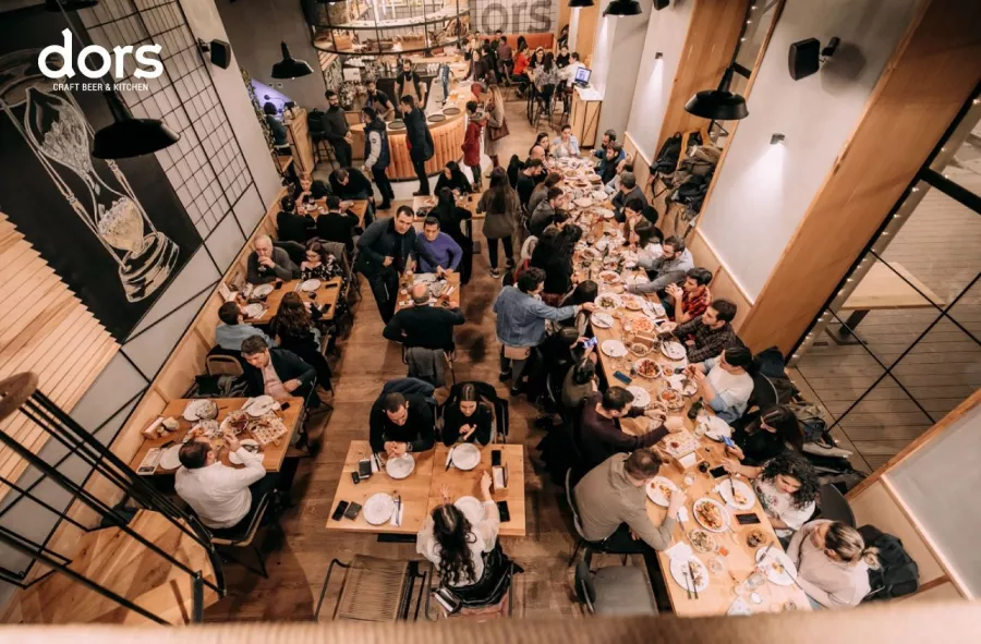 Паб Dors Craft Beer & Kitchen в Ереване: Еда, Бургеры, Пиво, Европейская кухня, Досуг, Алкоголь, Веранда,