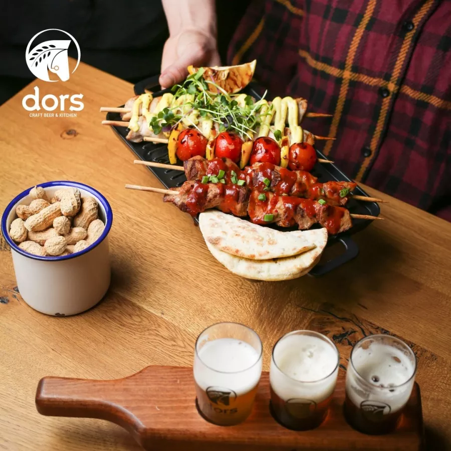 Паб Dors Craft Beer & Kitchen в Ереване: Еда, Бургеры, Пиво, Европейская кухня, Досуг, Алкоголь, Веранда,