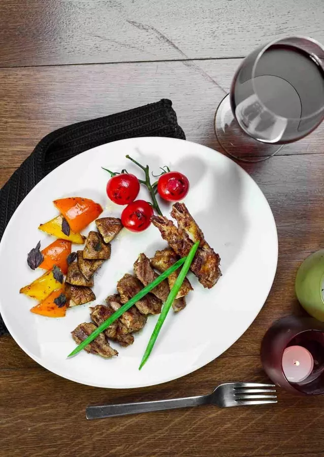 Ресторан Tufenkian Kharpert в Ереване: Армянская кухня, Европейская кухня, Шашлык, Для особых случаев, Для свиданий, Веранда,
