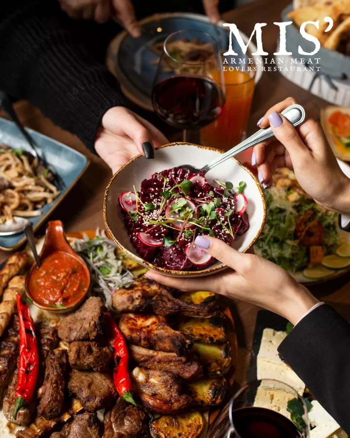 Ресторан Mis' в Ереване: Армянская кухня, Шашлык, Мясо, Алкоголь, Стейки, Бургеры, Коктейли, Живая музыка, Для особых случаев, Для свиданий,