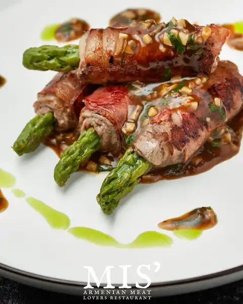 Ресторан Mis' в Ереване: Армянская кухня, Шашлык, Мясо, Алкоголь, Стейки, Бургеры, Коктейли, Живая музыка, Для особых случаев, Для свиданий,