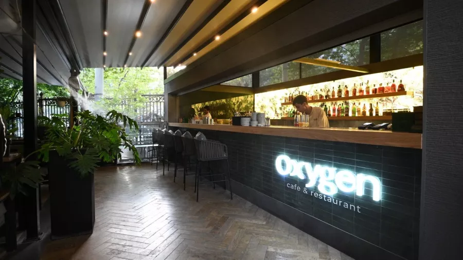 Ресторан Oxygen в Ереване: Европейская кухня, Фьюжн, Алкоголь, Завтраки, Пицца, Веранда, Детская комната, Встретиться с друзьями, Отдохнуть вечером, Живая музыка,