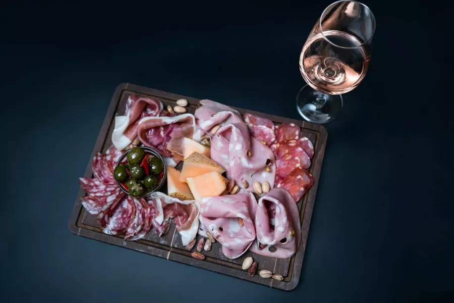 Ресторан Amar в Ереване: Ресторан, Фьюжн, Десерты, Европейская кухня, Коктейли , Морепродукты, Вино, Алкоголь, Веранда, Кальян, Живая музыка, Вечеринки, Для свиданий, Для особых случаев,
