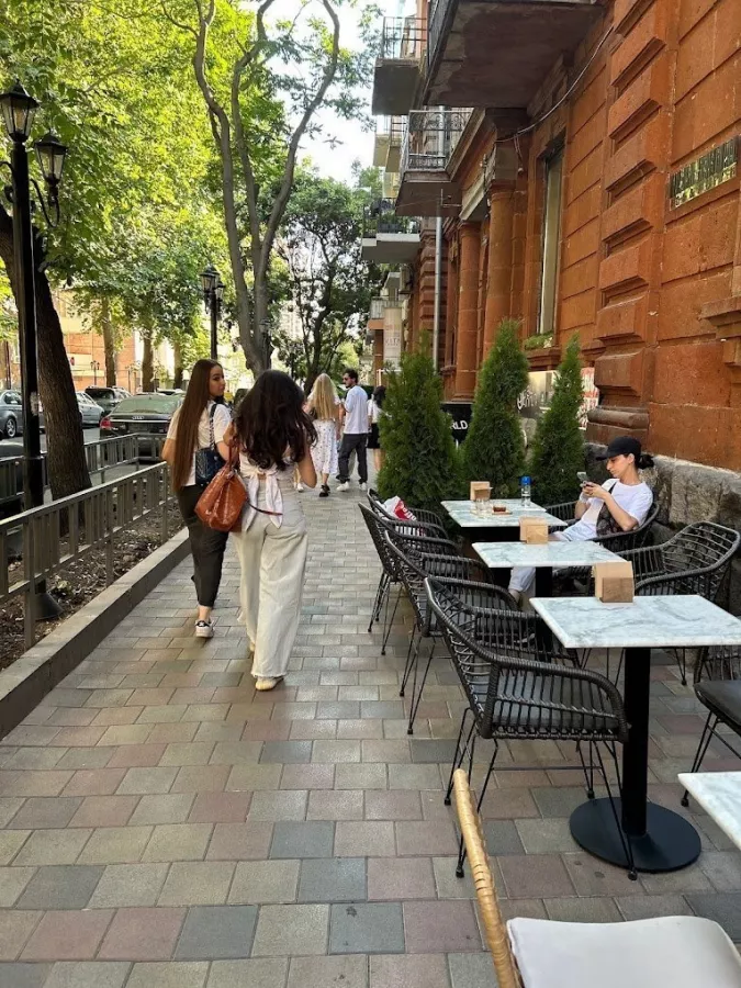 Кофейня CoffeBerry в Ереване: Кофе, Завтраки, Коктейли, Веранда, Порабоать, Быстро перекусить,