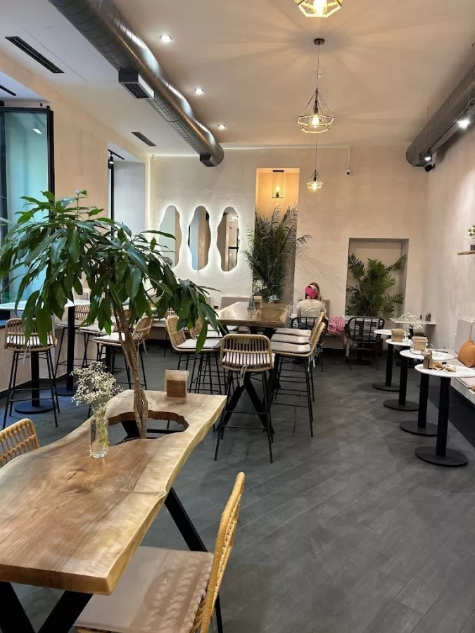 Кофейня CoffeBerry в Ереване: Кофе, Завтраки, Коктейли, Веранда, Порабоать, Быстро перекусить,