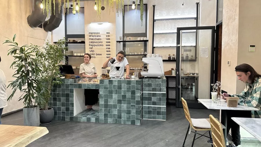 Кофейня CoffeBerry в Ереване: Кофе, Завтраки, Коктейли, Веранда, Порабоать, Быстро перекусить,