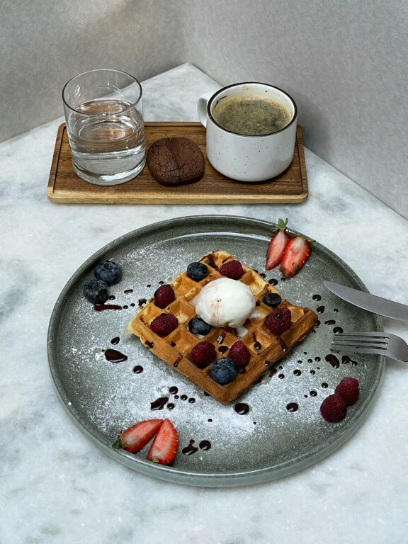Кофейня CoffeBerry в Ереване: Кофе, Завтраки, Коктейли, Веранда, Порабоать, Быстро перекусить,