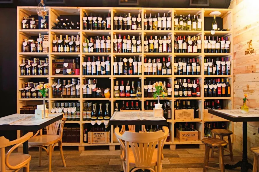 Ресторан Wine Republic в Ереване: Европейская кухня, Ресторан, Вино, Алкоголь, Веранда, Для свиданий, Встретиться с друзьями, Винный бар, Азиатская кухня,