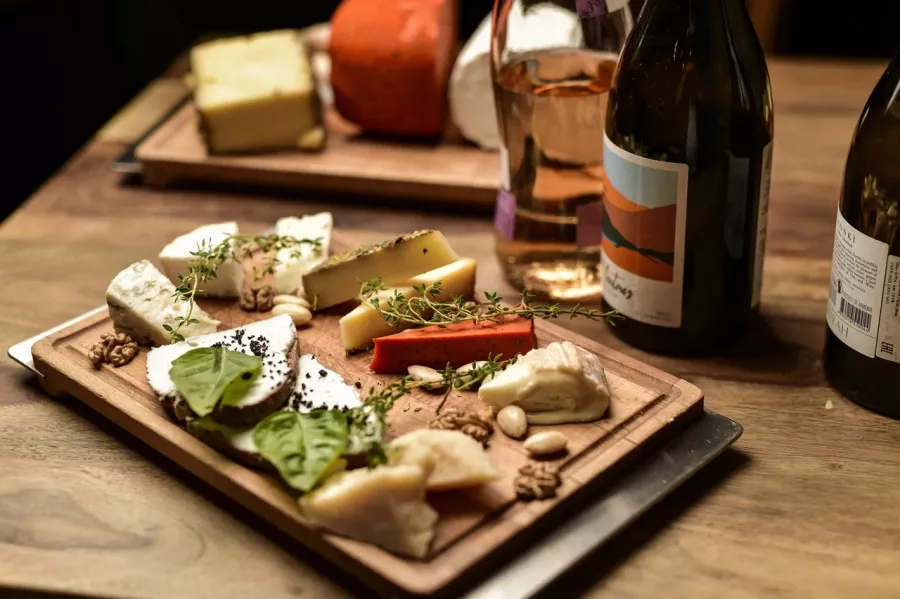 Ресторан Wine Republic в Ереване: Европейская кухня, Ресторан, Вино, Алкоголь, Веранда, Для свиданий, Встретиться с друзьями, Винный бар, Азиатская кухня,