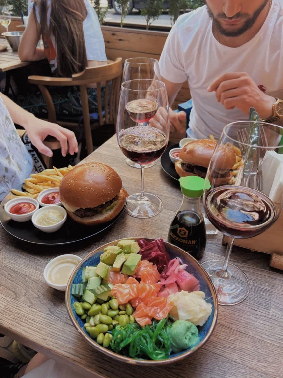 Ресторан Wine Republic в Ереване: Европейская кухня, Ресторан, Вино, Алкоголь, Веранда, Для свиданий, Встретиться с друзьями, Винный бар, Азиатская кухня,