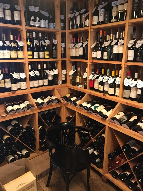 Ресторан Wine Republic в Ереване: Европейская кухня, Ресторан, Вино, Алкоголь, Веранда, Для свиданий, Встретиться с друзьями, Винный бар, Азиатская кухня,