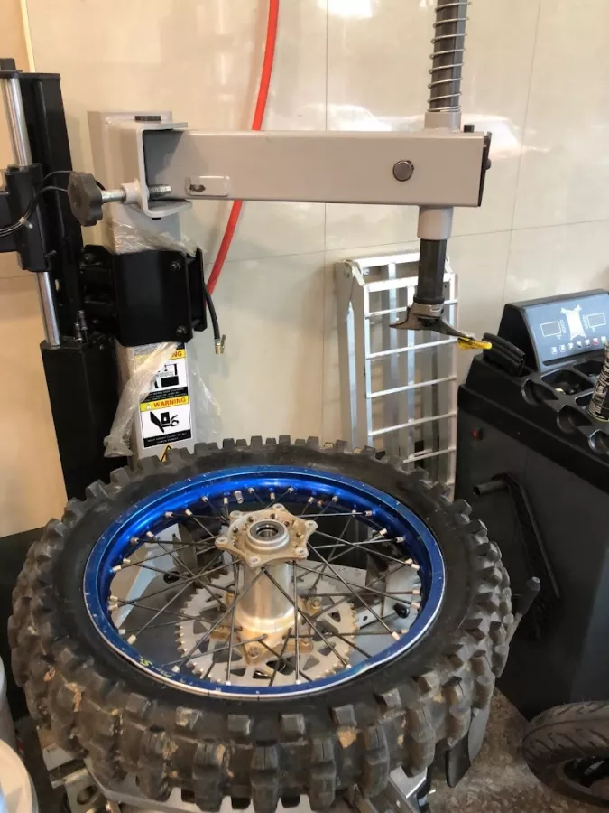 Ремонт мотоциклов в Ереване BIKESHOP в Ереване: Техническое Обслуживание Мото, Ремонт Мотоциклов, Обслуживание Скутеров, Запчасти для Мотоциклов, Мото-Сервис, Шиномонтаж, Балансировка, Диагностика Мотоциклов,