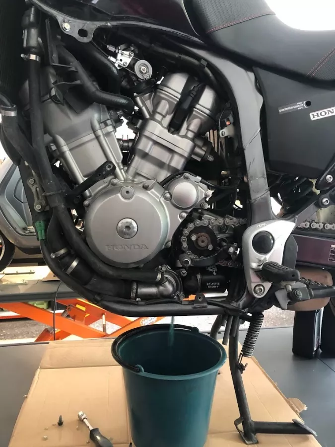 Ремонт мотоциклов в Ереване BIKESHOP в Ереване: Техническое Обслуживание Мото, Ремонт Мотоциклов, Обслуживание Скутеров, Запчасти для Мотоциклов, Мото-Сервис, Шиномонтаж, Балансировка, Диагностика Мотоциклов,