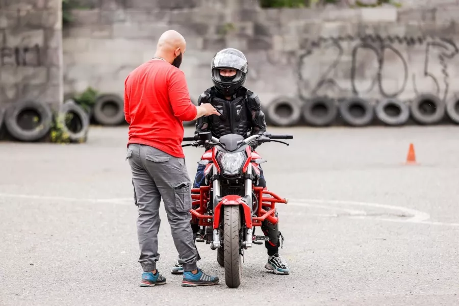 Мотошкола в Ереване MotoGYM в Ереване: Мотошкола, Обучение Вождению , Техника Езды, Трюковое Вождение Мото, Управление Мотоциклом, Изучение Устройства Мотоциклов,