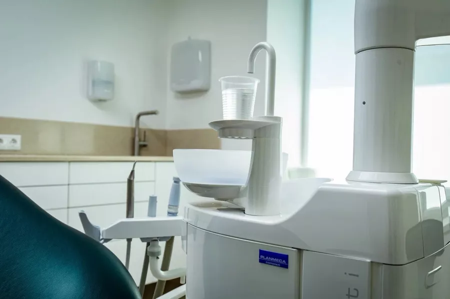 Стоматологическая клиника Cool clinic в Краснодаре: Имплантация, Лечение Зуба, Удаление Зуба, Детский Стоматолог, Стоматология, Лечение Десен, Лечение Кариеса, Бесплатная Консультация, Диагностика,