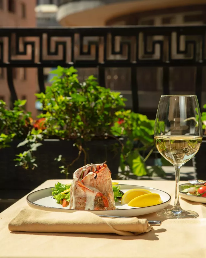 Ресторан L’ETE Cafe & Veranda в Ереване: Мексиканская кухня, Европейская кухня, Фьюжн, Завтраки, Стейки, Армянская кухня, Веранда, Для свиданий, Встретиться с друзьями, Для особых случаев, Десерты,