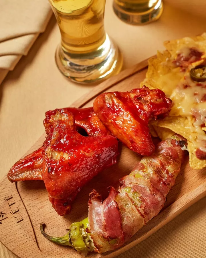 Ресторан L’ETE Cafe & Veranda в Ереване: Мексиканская кухня, Европейская кухня, Фьюжн, Завтраки, Стейки, Армянская кухня, Веранда, Для свиданий, Встретиться с друзьями, Для особых случаев, Десерты,