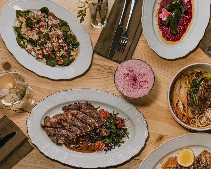 Ресторан Hedonist в Ереване: Армянская кухня, Европейская кухня, Фьюжн, Десерты, Детская комната, Для свиданий, Заказать банкеты, Для особых случаев, Живая музыка,