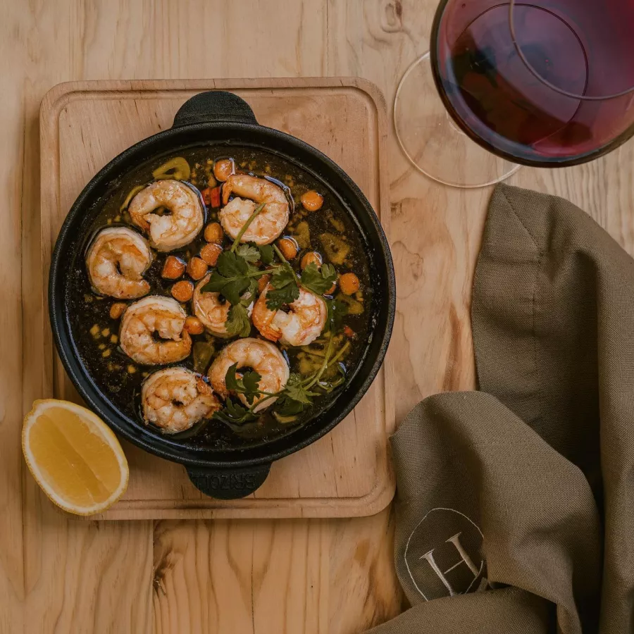 Ресторан Hedonist в Ереване: Армянская кухня, Европейская кухня, Фьюжн, Десерты, Детская комната, Для свиданий, Заказать банкеты, Для особых случаев, Живая музыка,