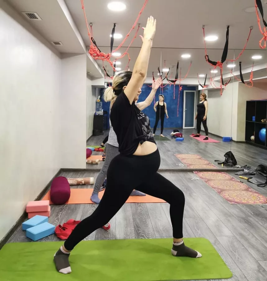 Спортивный центр AURA в Ереване: Йога, Стретчинг, Групповые тренировки, Персональный тренер, Рефлексотерапия, Диеталогия, Маникюр, Педикюр, Косметология ,