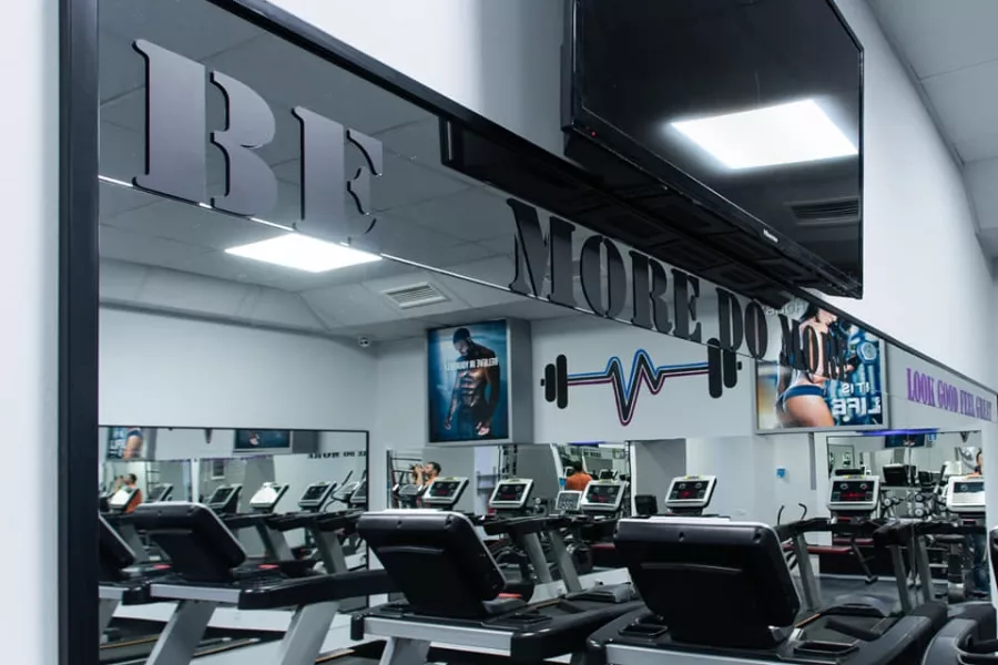 Тренажерный зал Davis' Gym в Ереване: Фитнес-клуб, Тренировка, Тренажерный зал, Персональный тренер, Групповые тренировки, Йога, Гимнастика, Стречинг, Аэробика,