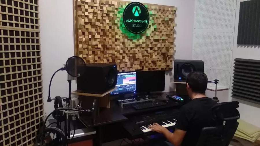 Студии звукозаписи Alikhanyan's Studio в Ереване: Сведение и Мастеринг, Аранжировки, Создание Музыкальной Композиции, Репетиционные Комнаты, Частная Музыкальная Школа, Песня под Ключ, Звукозапись, Обработка Вокала,