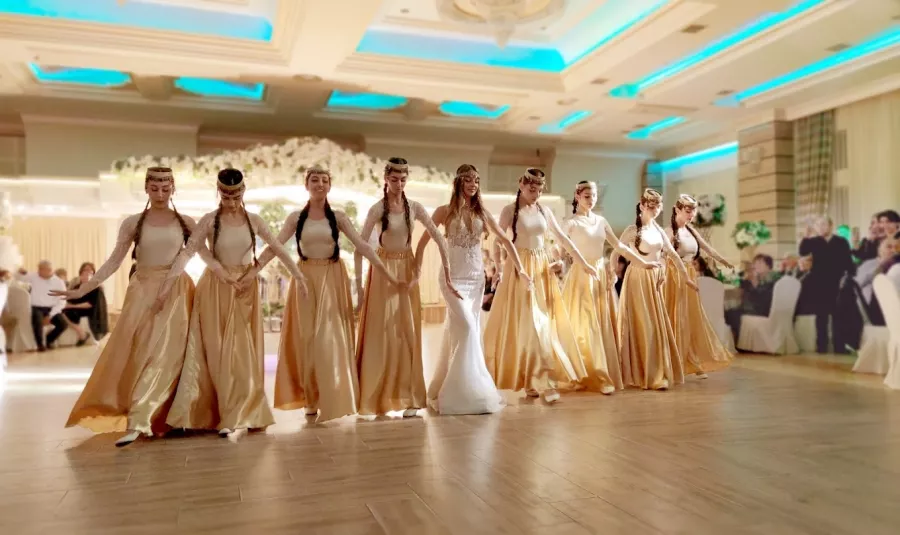 Школа танцев Areni Dance Studio в Ереване: Индивидуальные Тренировки, Частные Уроки, Хореография, Народные Танцы, Фитнес, Спортзал, Танцы На Заказ, Хип-хоп,