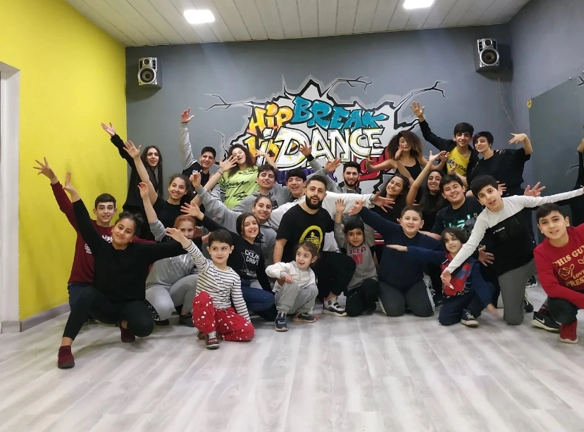 Танцевальная Студия iDANCE ACADEMY в Ереване: Хореография, Современные Танцы, Брейк Данс, Фитнес, Свадебный Танец, Зумба, Групповые занятия, Хип-хоп,