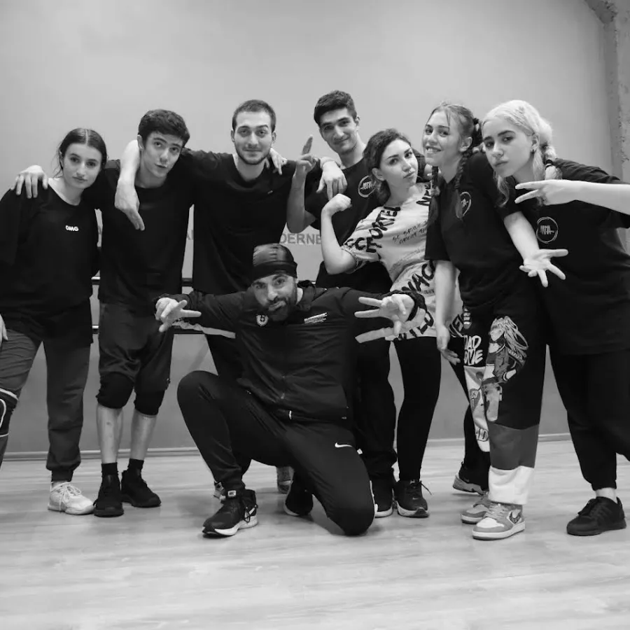 Школа танцев Arma Dance Academy в Ереване: Хореография, Современные Танцы, Индивидуальные Тренировки, Фитнес, Грация, Развитие Гибкости, Танцы Народов Мира, Групповые занятия,