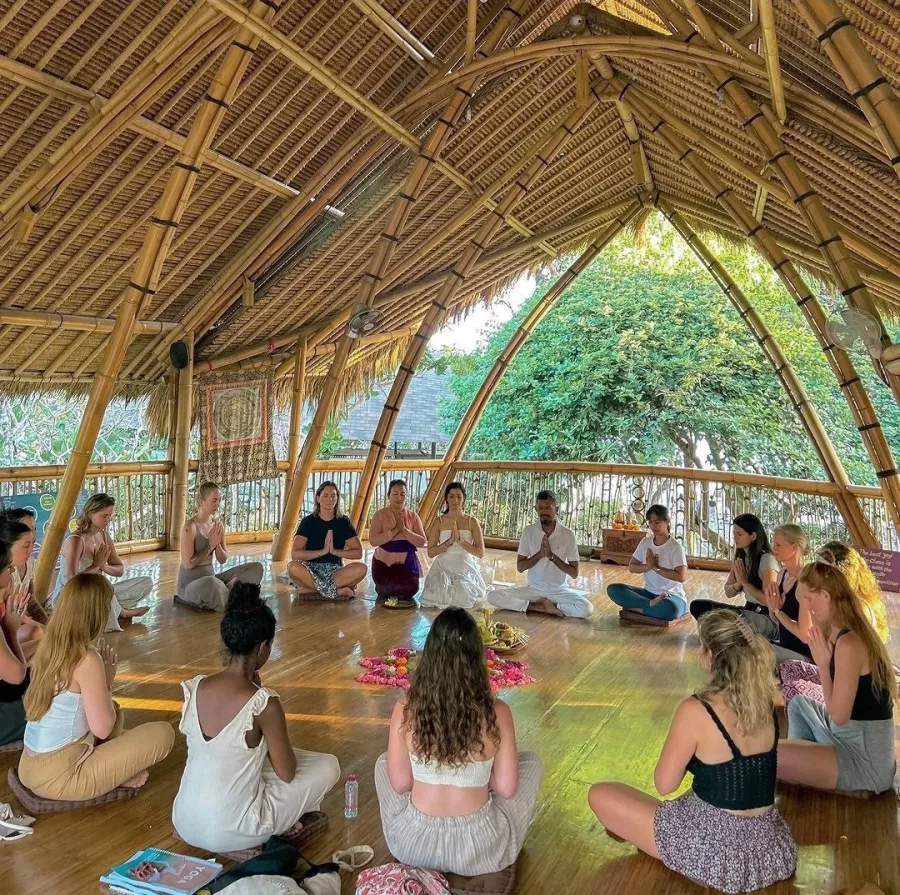 Студия Йоги Power Of Now Oasis в Бали: Йога, Медитация , Растяжка , Yoga, Meditation , Stretching , Swimming pool , Бассейн,