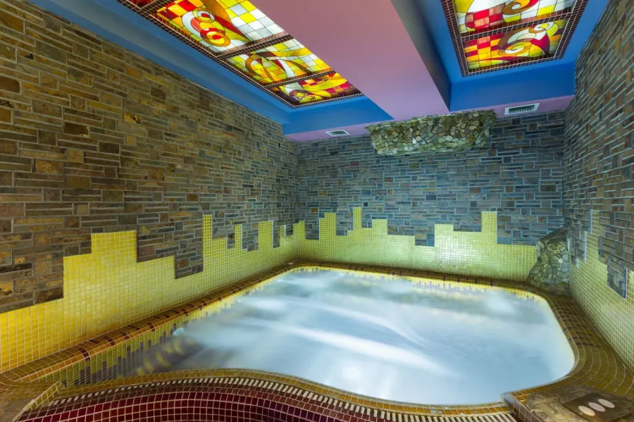 Сауна Green Palace Hotel в Ереване: Русская баня, Банщик, Финские бани, Джакузи, Бассейн, Бильярд, Массаж,