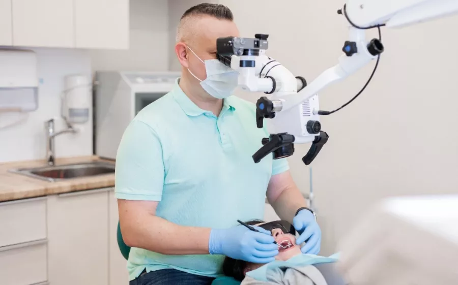 Стоматологическая клиника IQ dental clinic в Новосибирске: Стоматология, Лечение десен, Лечение зубов, Пломбирование, Детский стоматолог , Отбеливание , Чистка,