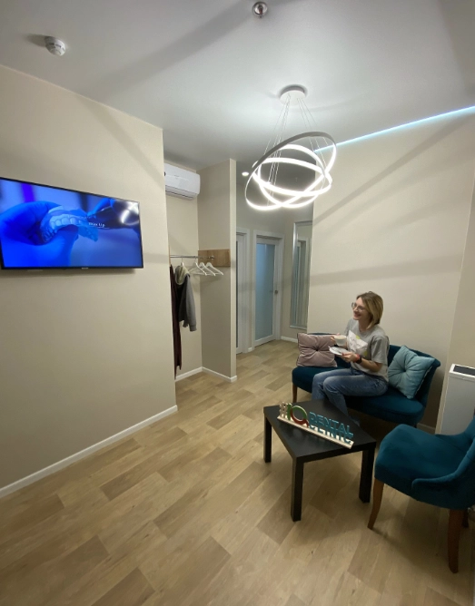 Стоматологическая клиника IQ dental clinic в Новосибирске: Стоматология, Лечение десен, Лечение зубов, Пломбирование, Детский стоматолог , Отбеливание , Чистка,
