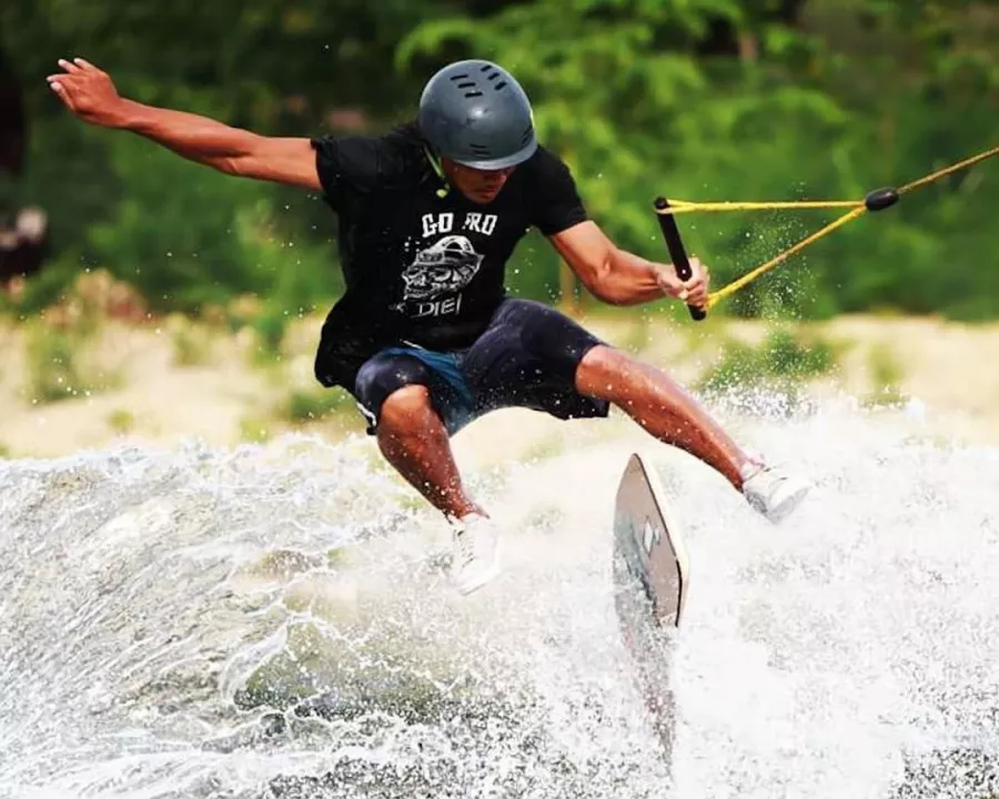 Площадка Bali Wake Park в Бали: Аквапарк, Вейкборд, Горки, Озеро, Aqua park, Slides, Lake, Wake board,