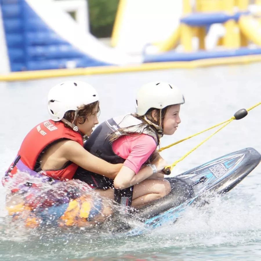 Площадка Bali Wake Park в Бали: Аквапарк, Вейкборд, Горки, Озеро, Aqua park, Slides, Lake, Wake board,