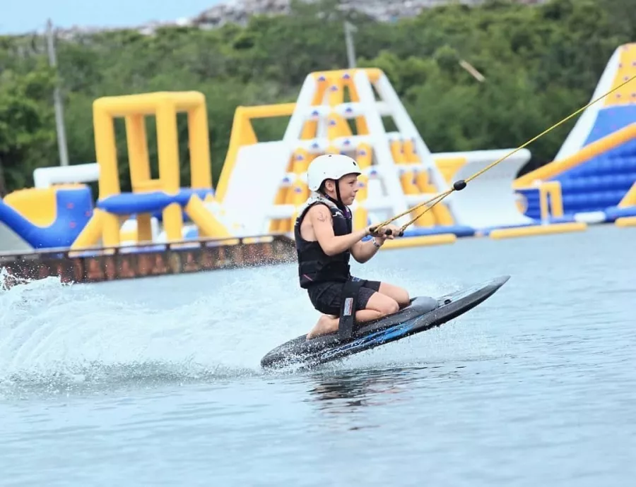 Площадка Bali Wake Park в Бали: Аквапарк, Вейкборд, Горки, Озеро, Aqua park, Slides, Lake, Wake board,