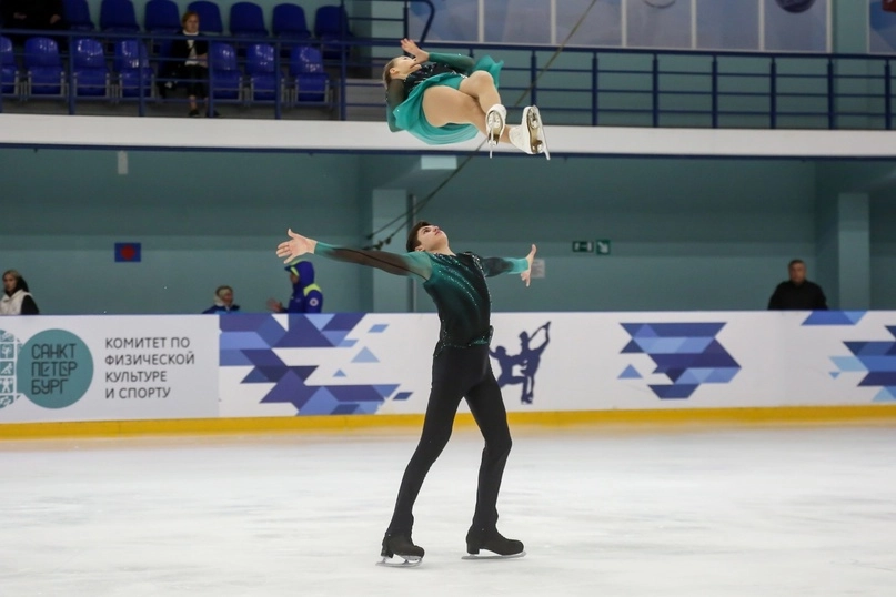 Спортивная школа олимпийского резерва по фигурному катанию на коньках в Санкт-Петербурге: Школа, Фигурное катание, Лед, Коньки, Гимнастика, Зимний спорт, Тренировка,