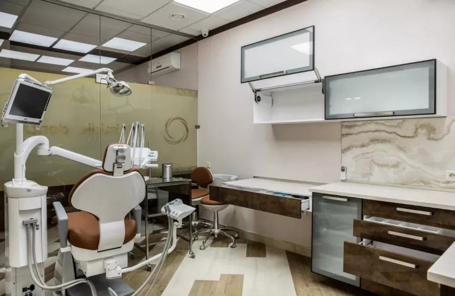 Стоматологическая клиника Aristidis dental в Краснодаре: Имплантация, Лечение Зуба, Удаление зубов, Лечение Десен, Диагностика, Стоматолог, Консультация ,