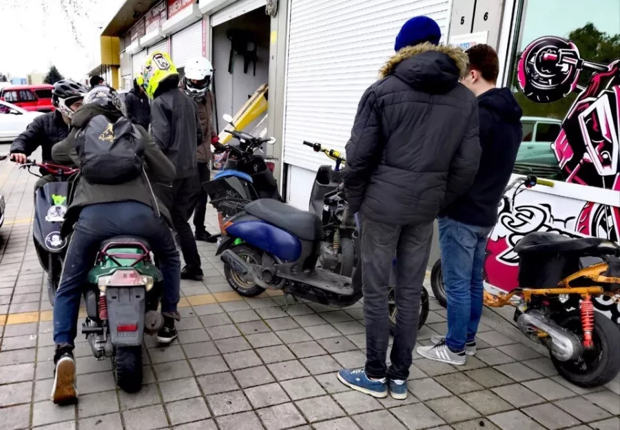 Мотосалон CRAZYMOTO в Сочи: Запчасти на Скутер, Запчасти на Мотоцикл, Мото Экипировка, Мото Шлем, МОТО Расходники, МОТО СТО, Обслуживание МОТО, Ремонт Скутера,