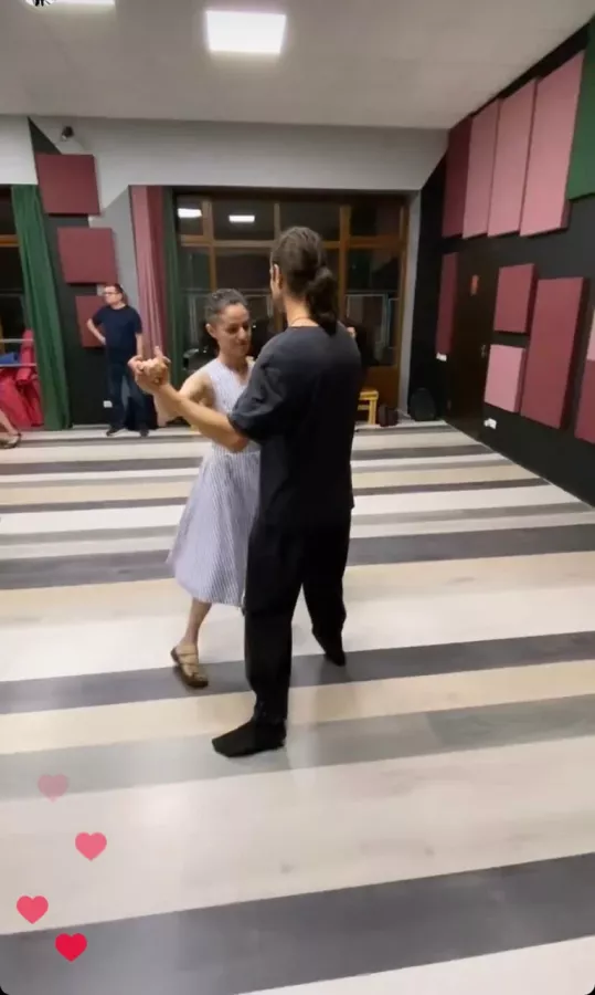 Школа танцев Bovarov Tango Club в Ереване: Танцы, Хореография, Современные танцы, Растяжка, Постановка танца, Групповые танцы, Пластика, Танго,