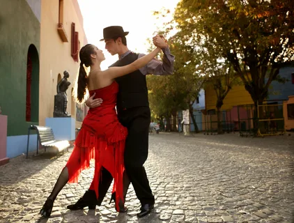 Школа танцев Bovarov Tango Club в Ереване: Танцы, Хореография, Современные танцы, Растяжка, Постановка танца, Групповые танцы, Пластика, Танго,