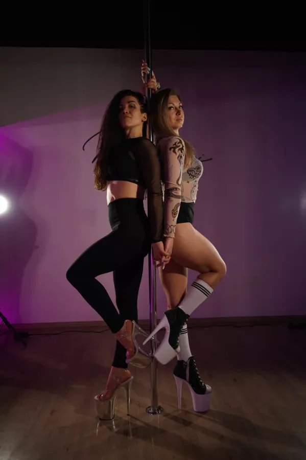 Танцы с Pole Dance studio Martini в Ереване: Танцы, Хореография, Групповые танцы, Растяжка, Современные танцы, Пластика, Постановка танца, Стрип-пластика,