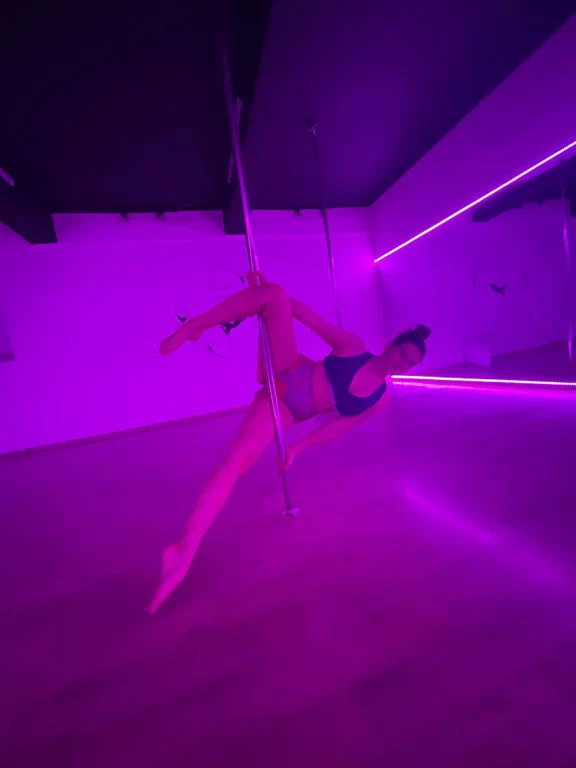 Танцы с Pole Dance studio Martini в Ереване: Танцы, Хореография, Групповые танцы, Растяжка, Современные танцы, Пластика, Постановка танца, Стрип-пластика,