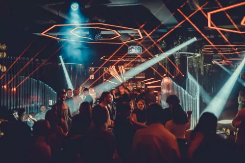 Ночной клуб V-bar  в  Адлере