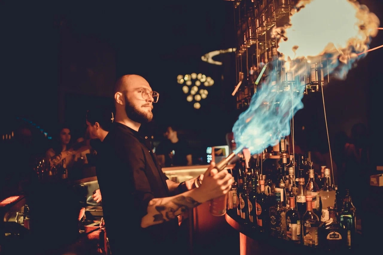 Ночной клуб "V-bar"