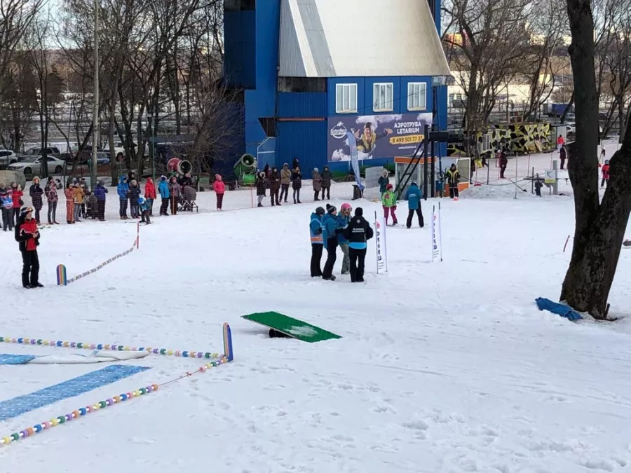 Горнолыжная Школа Крыловых в Москве: Школа, Зимний спорт, Тренировка, Лыжи, Снег, Зима, Горнолыжный,