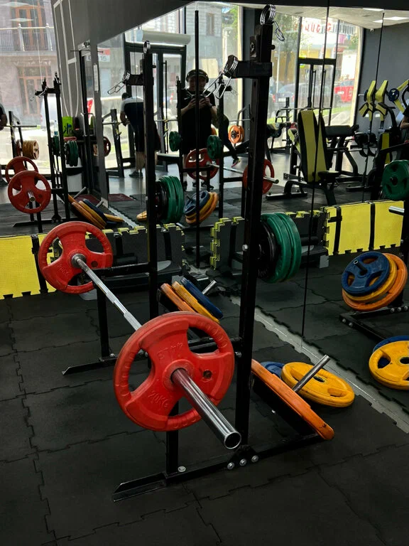 Тренажерный зал Shark gym в Ереване: Тренажерный зал, Тренировка, Фитнес, Персональный тренер, Групповые тренировки, Бокс,